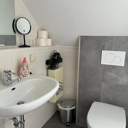 Freundliches City-apartment Mit Balkon & Skyline-blick - Easy Apartmán Wuppertal