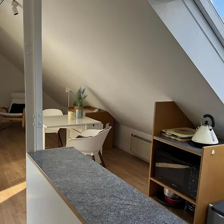 Freundliches City-apartment Mit Balkon & Skyline-blick - Easy