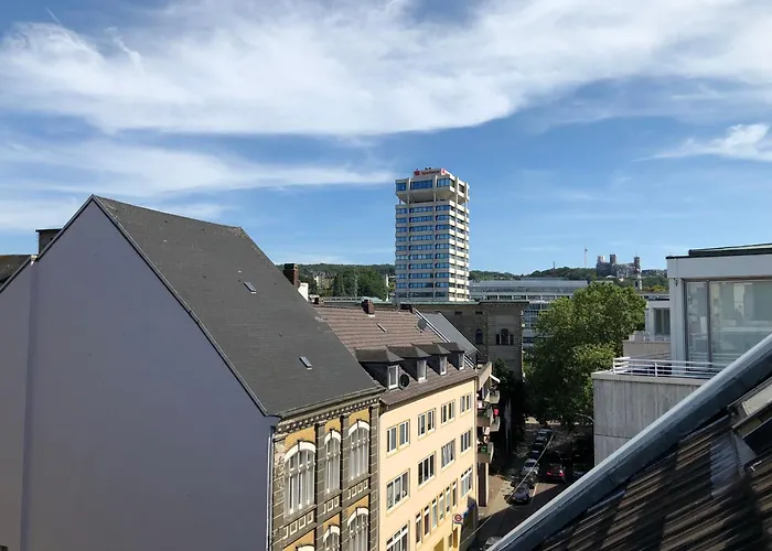 Appartement Freundliches City-apartment Mit Balkon & Skyline-blick - Easy