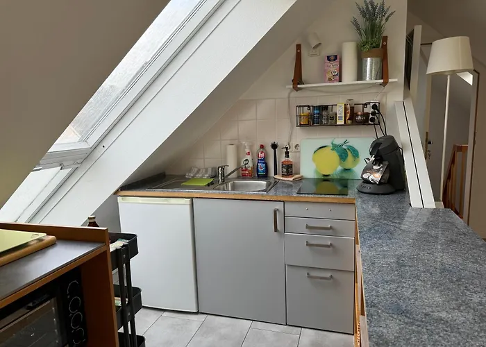 Freundliches City-apartment Mit Balkon & Skyline-blick - Easy *