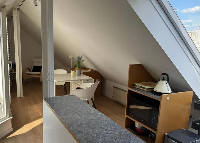 Freundliches City-apartment Mit Balkon & Skyline-blick - Easy